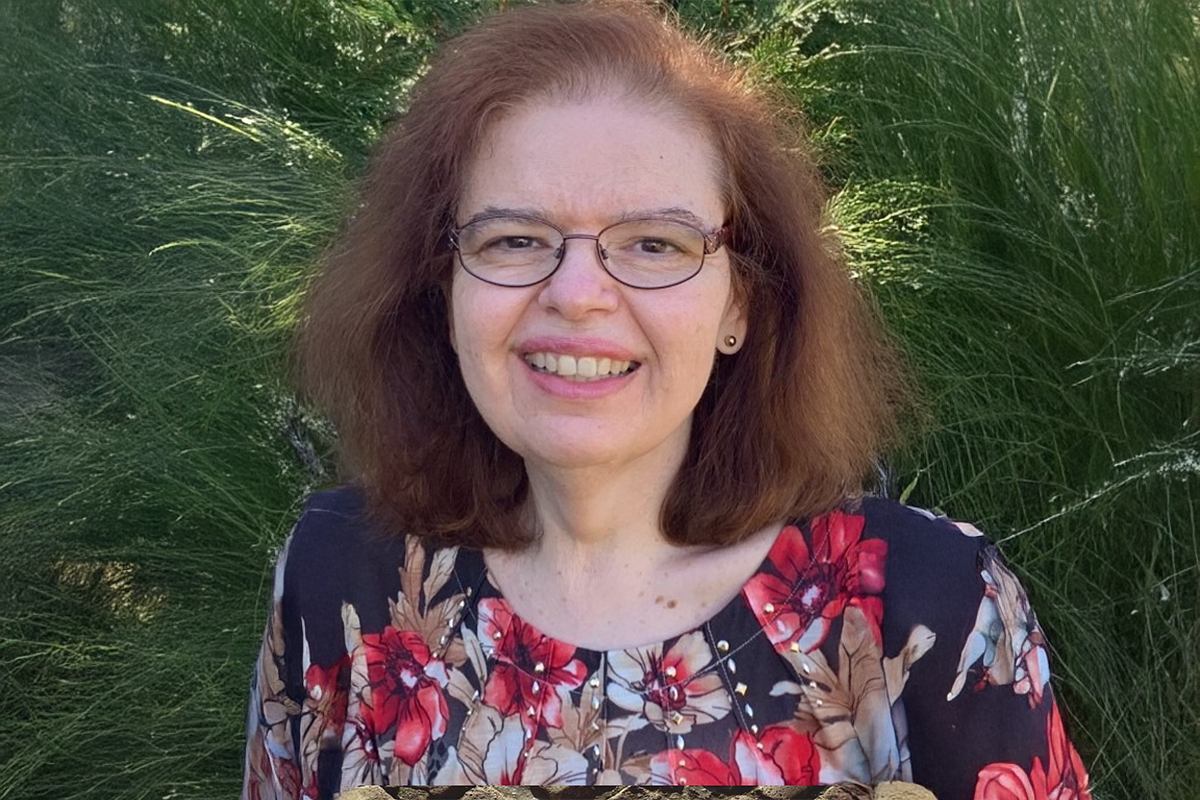 Debbie De Louise Delights Readers With Cozy Mysteries